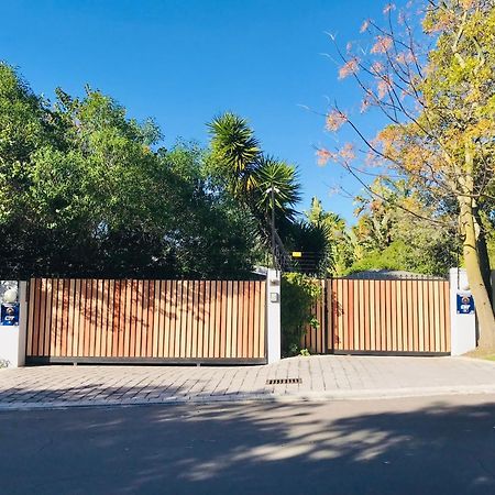 10Vdw Self Catering Apartments Дърбанвил Екстериор снимка